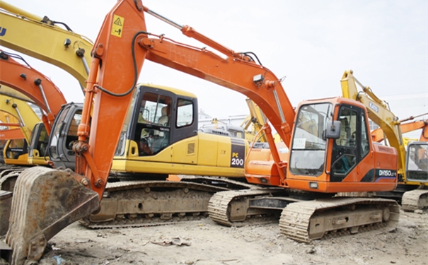 二手挖掘機(jī)進(jìn)口報(bào)關(guān)代理公司