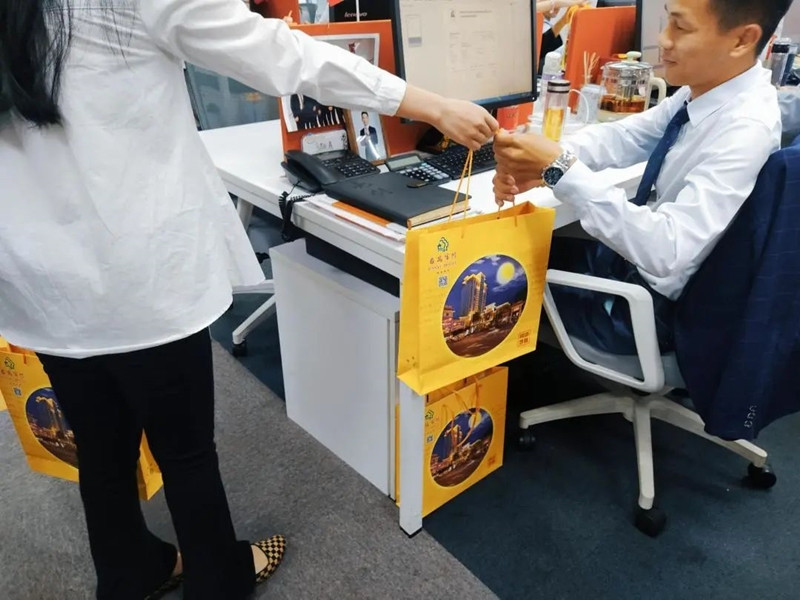 中秋佳節(jié)來(lái)臨！萬(wàn)享進(jìn)貿(mào)通報(bào)關(guān)公司員工福利